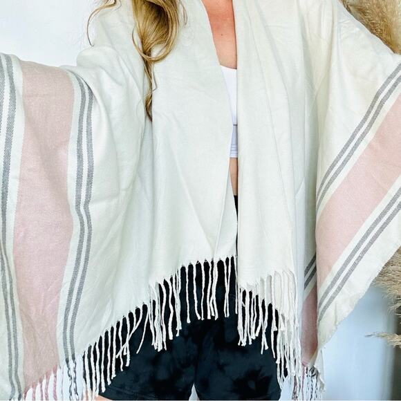 NEW SIIZU Causebox Light Grey Cream Pink Stripe Poncho Scarf Shawl Wrap Sweater - Picture 5 of 13
